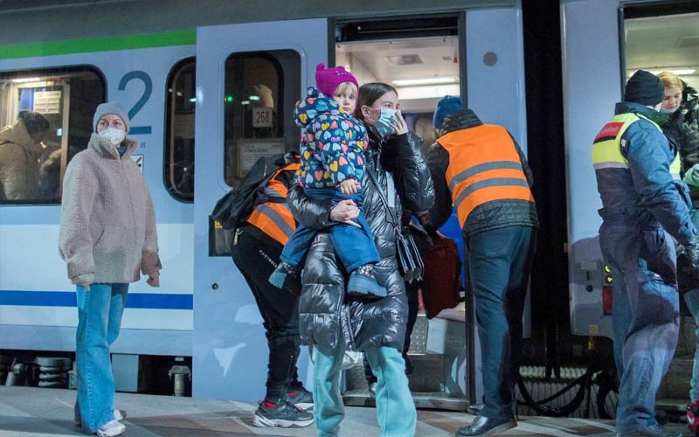 Pologne : Des femmes laissent des  poussettes dans les gares pour les  mamans ukrainiennes