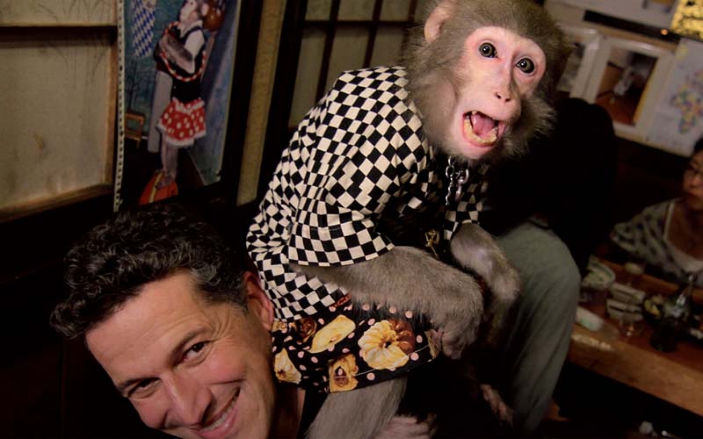 JAPON : La taverne Kayabukiya, des macaques pour faire le service